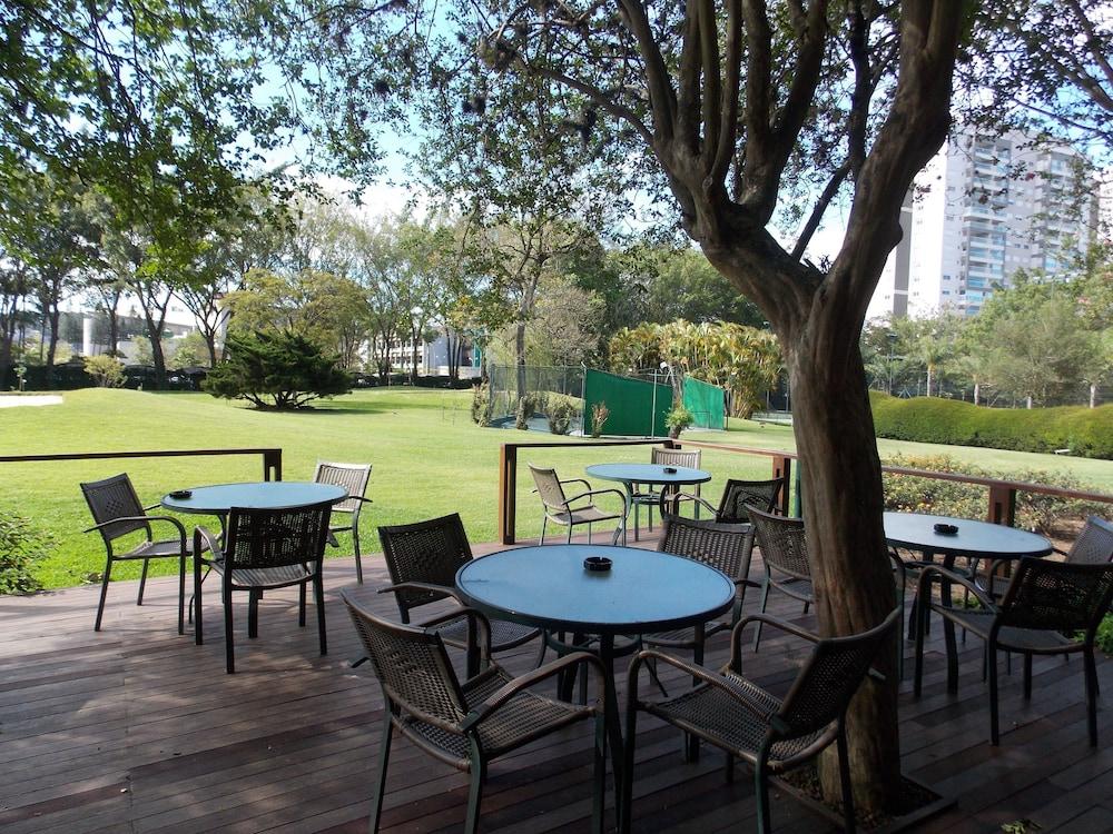Hotel Transamerica São Paulo Exterior foto The deck at the clubhouse