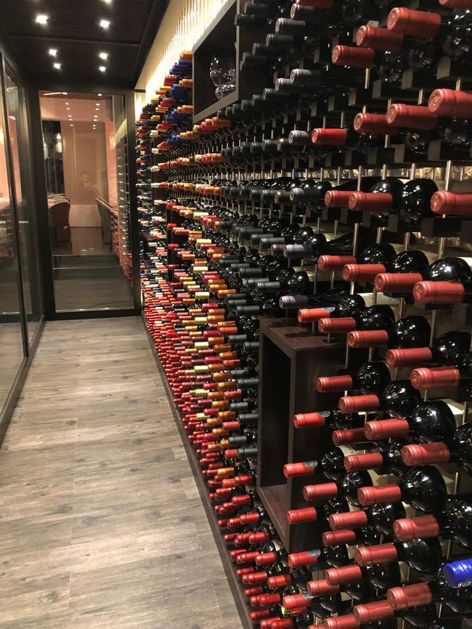Hotel Transamerica São Paulo Exterior foto Wine cellar at the restaurant