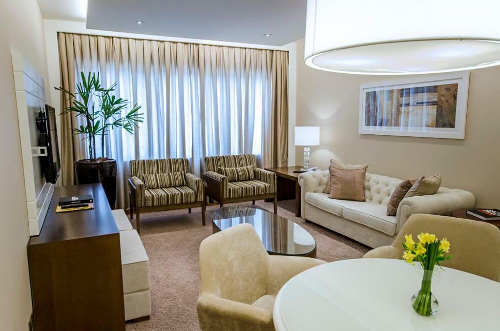 Hotel Transamerica São Paulo Exterior foto A living room in a suite at the Ritz-Carlton, Dubai